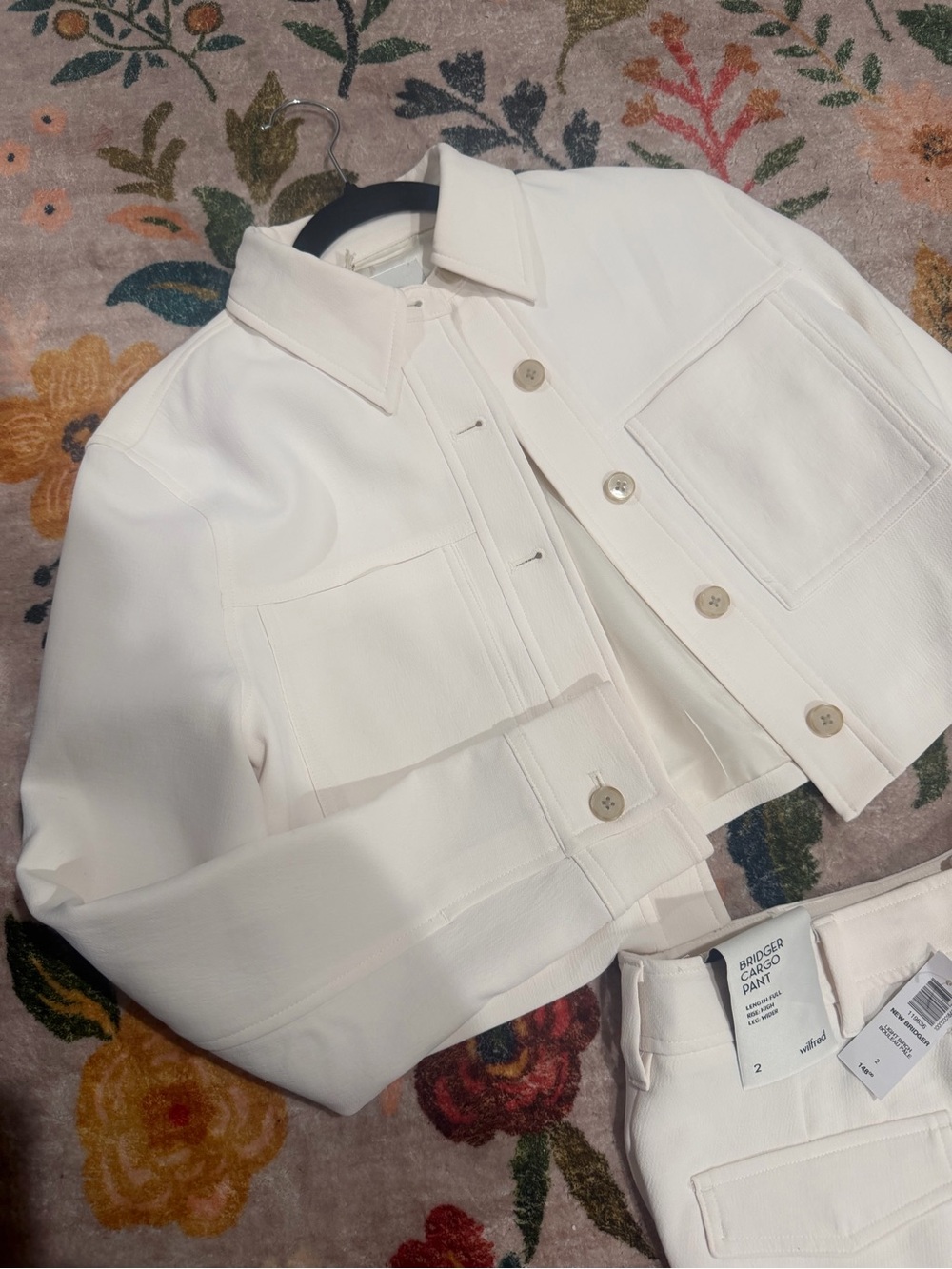 Aritzia Women's Cream Cropped Jacket